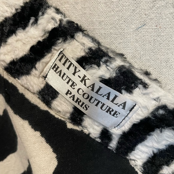 One of a kind designer skirt from PARIS. Fits M+hips. Zebra pattern with style! - Picture 5 of 16